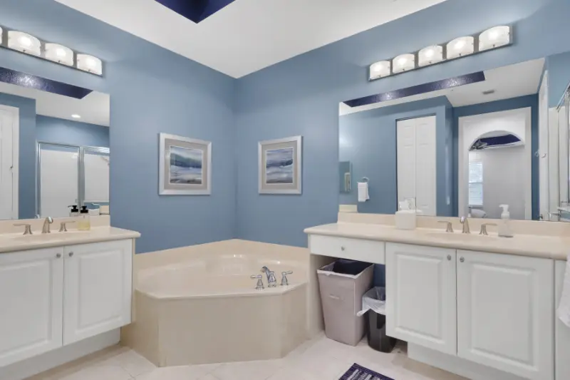 The master bathroom at 1465 Mariposa Cir #201