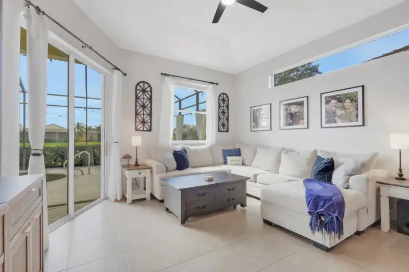 Natural light at 15464 Cortona Way in Tuscany Cove