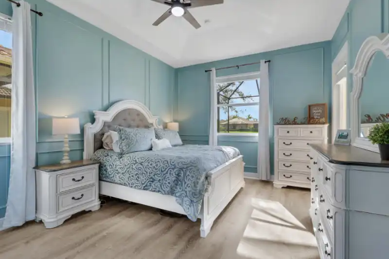 Picture frame molding at 15464 Cortona Way in Tuscany Cove